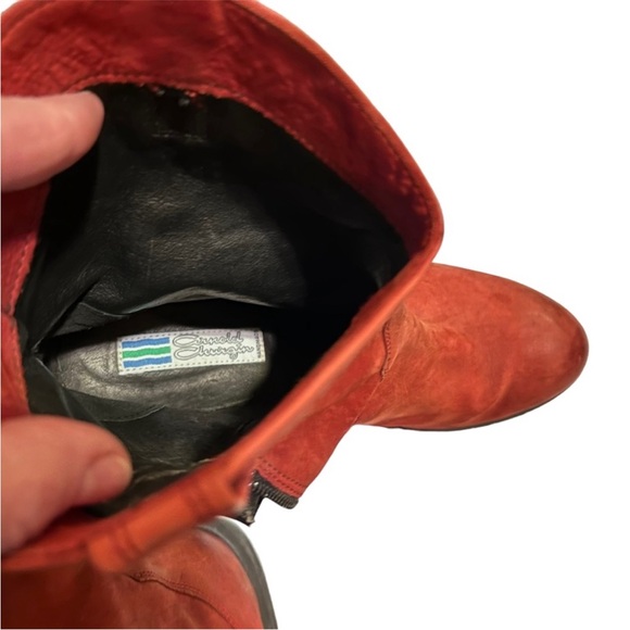 Arnold Churgin Red Nubuck Suede Block Heel
Zip Up Ankle Boots Size 6.5 - Picture 7 of 11